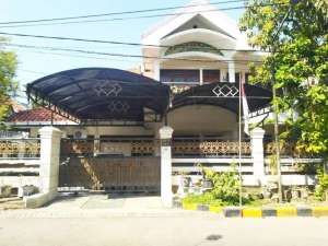 Rumah KosUsaha Dukuh Kupang Lokasi Pojokan Utara - Timur , Ada Teras Balkon lokasi di Surabaya Kota, tersedia melalui melalui situs Olx