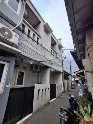 Rumah Minimalis Nyaman Sederhana, dapat bayar 2x tahun lokasi di Jakarta Timur, tersedia melalui melalui situs Olx