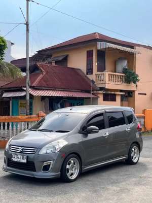 Jual bekas Suzuki Ertiga GX MT 2013,lokasi di Padang Kota