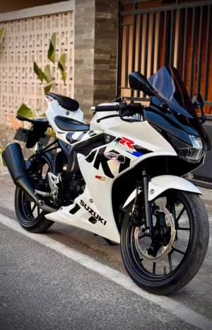 Jual bekas SUZUKI GSX 150 R KEYLESS SIAP GAS,lokasi di Surakarta Kota