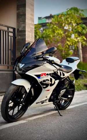 Jual bekas SUZUKI GSX R150 KEYLESS SIAP PAKAI,lokasi di Sukoharjo Kab.