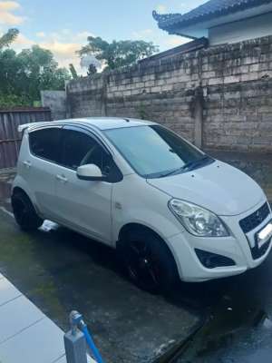 Jual bekas Suzuki Splash Putih tahun 2015,lokasi di Klungkung Kab.