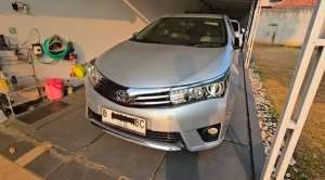 Jual bekas Toyota Corolla Altis 1.8 V AT 2014Silver Metalik,lokasi di Tangerang Selatan Kota