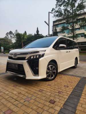 Jual bekas Toyota Voxy 2.0 AT 2021,lokasi di Tangerang Kota